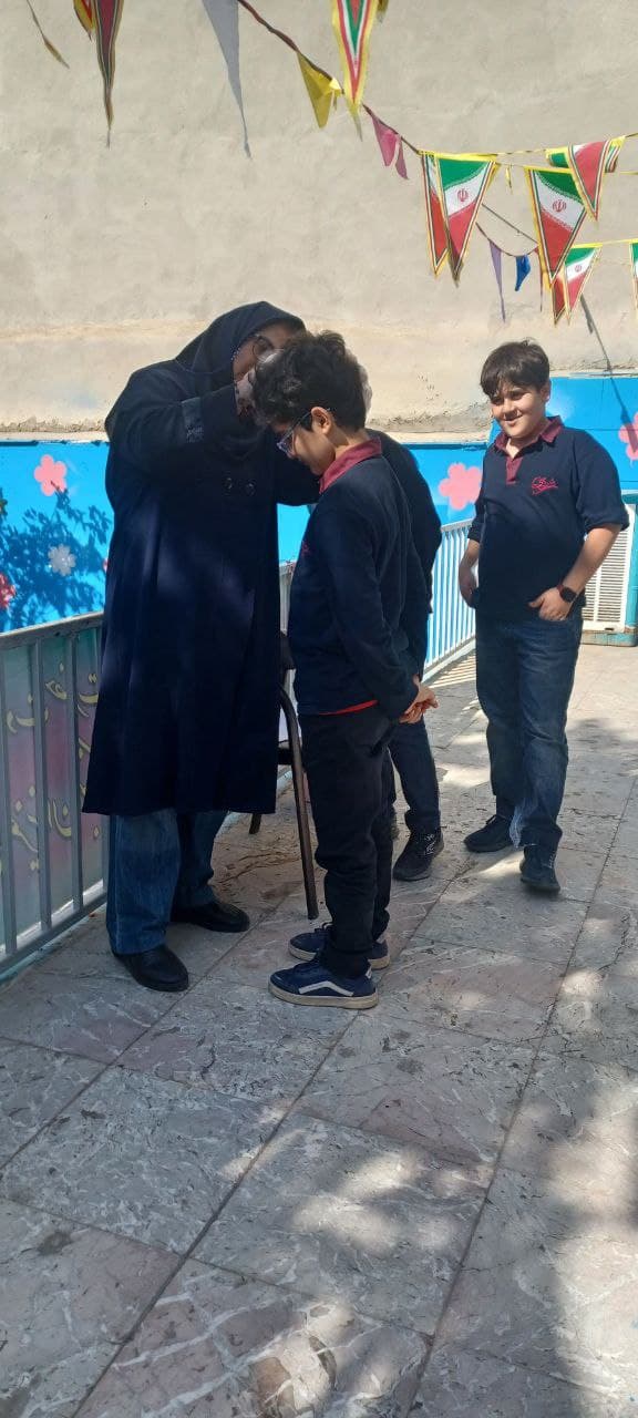 انجام معاینات دوره ای توسط مربی بهداشت دبستان غیردولتی فردوسی۲